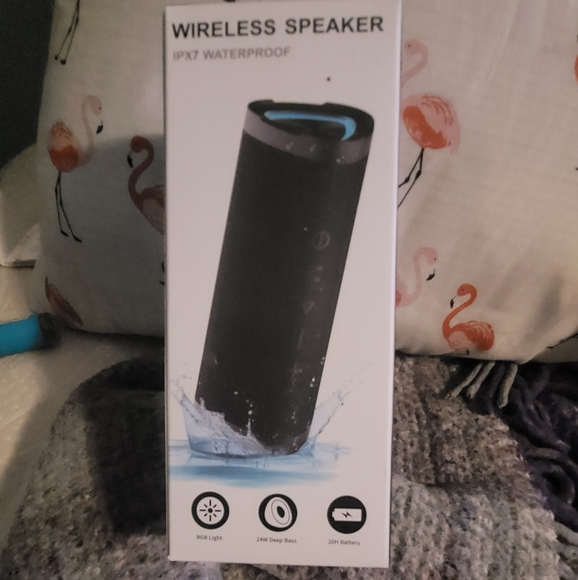 BLUETOOTH PORTABLE SPEAKER - Picture 3 of 3